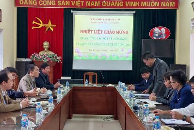 Công tác kiểm tra y tế trường học.